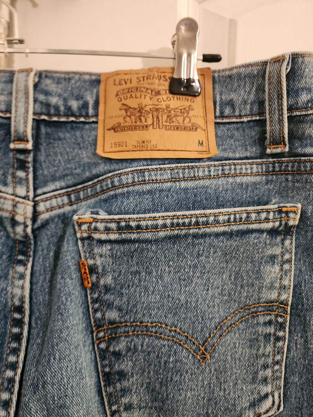 Levi's 912 Tapered Jeans